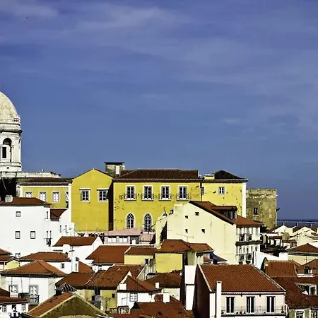 Guest house Room In Apartment - Theorynomadrooms Quarto Casal 6 Lisbon